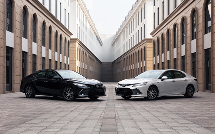 Giá xe Toyota Camry niêm yết và lăn bánh tháng 9/2023 Gia xe Toyota Camry niem yet va lan banh thang 8 2023 17 1691253409 338 width740height464